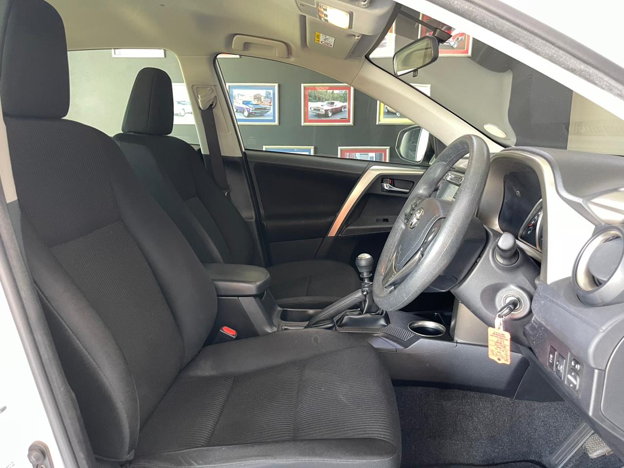 Toyota RAV4 2.0 GX Shifting Gears